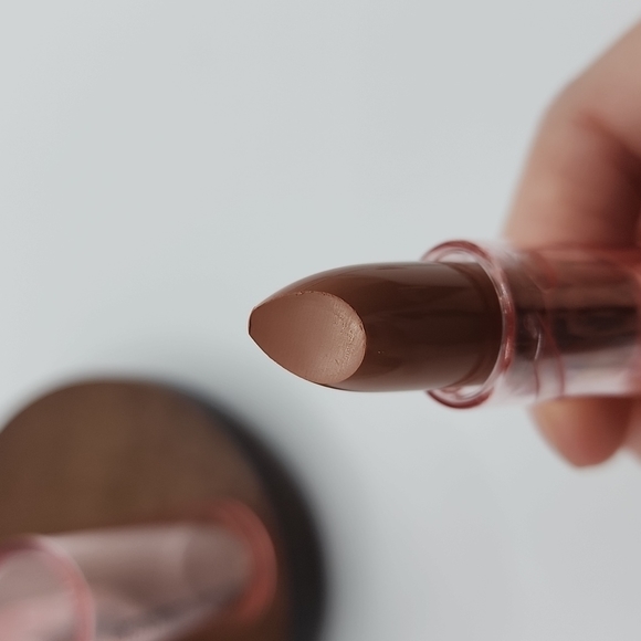 Sophia + Mabelle Hydrating Hybrid 2-in-1 Lipstick Balm - Topless - Picture 5 of 8